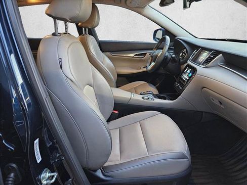 Used 2023 INFINITI QX50 Luxe FWD image 17