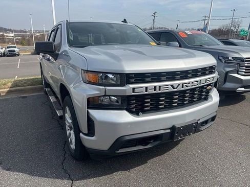 Used 2019 Chevrolet Silverado 1500 Custom w/ Custom Value Package image 2
