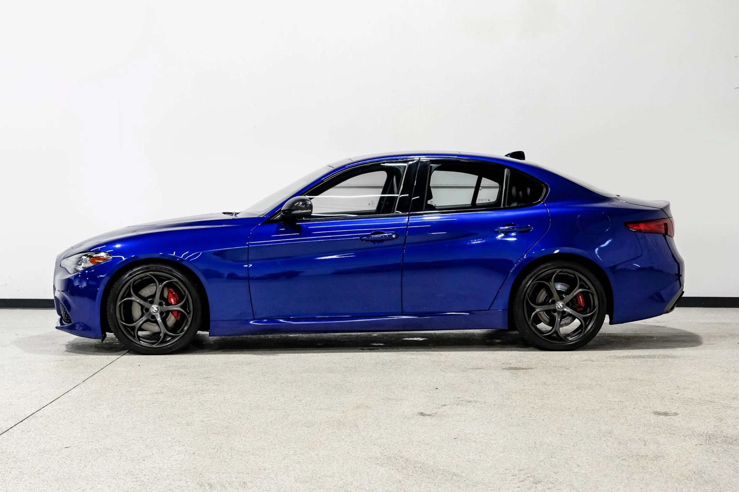 Used 2020 Alfa Romeo Giulia Ti Sport w/ Quick Order Package 22U Sport RWD image 9