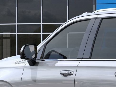 New 2026 Chevrolet Suburban High Country AWD/4WD image 14