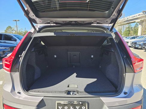 New 2026 Volvo XC40 B5 Core w/ Climate Package AWD/4WD image 15