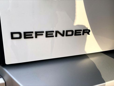 Used 2023 Land Rover Defender 110 S image 32