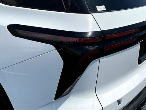 Used 2026 Chevrolet Traverse LT w/ LPO, Floor Liner Package FWD image 23
