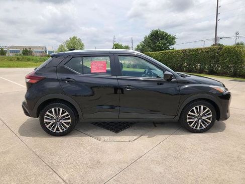 Certified 2023 Nissan Kicks SV FWD image 4