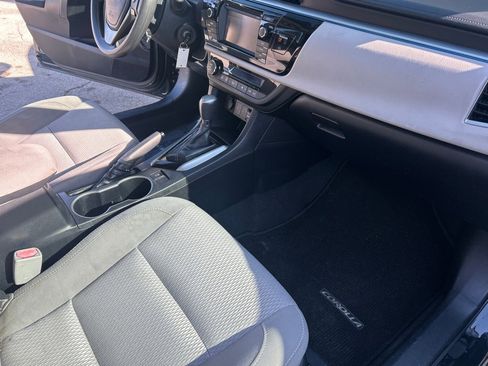 Used 2015 Toyota Corolla LE image 12