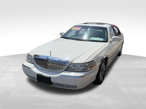 Used 2004 Lincoln Town Car Ultimate RWD image 35