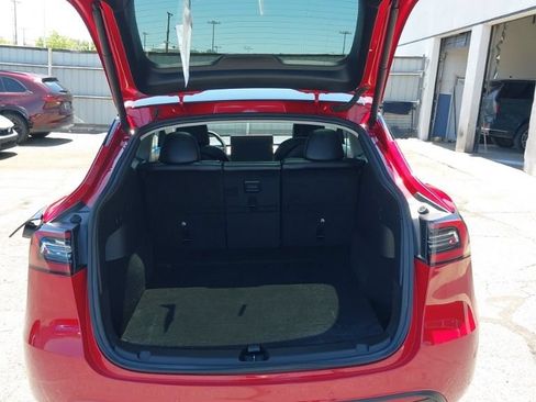 Used 2022 Tesla Model Y Performance AWD/4WD image 9