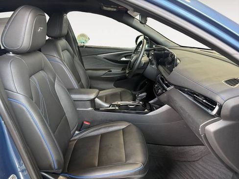 Used 2025 Buick Envista Sport Touring w/ Experience Buick Package FWD image 13