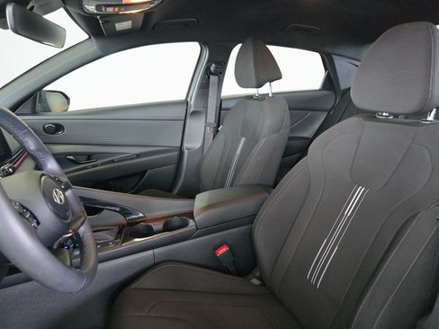 Used 2025 Hyundai Elantra SEL FWD image 18