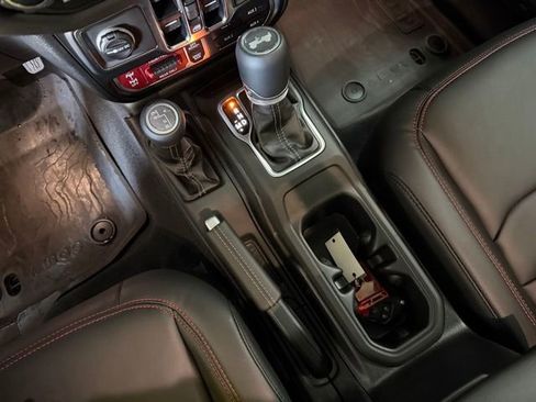 Certified 2025 Jeep Wrangler Unlimited Rubicon w/ Convenience Group AWD/4WD image 28