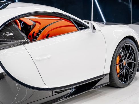 Used 2022 Bugatti Chiron Pur Sport image 12