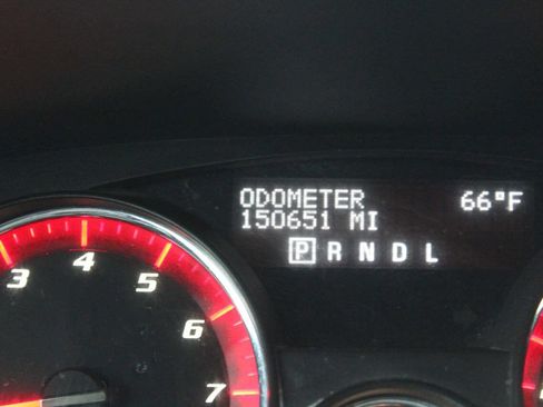 Used 2011 GMC Acadia SLE image 8