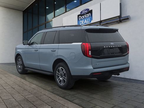 Certified 2025 Ford Expedition Active image 5