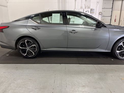 Used 2023 Nissan Altima 2.5 SR FWD image 12