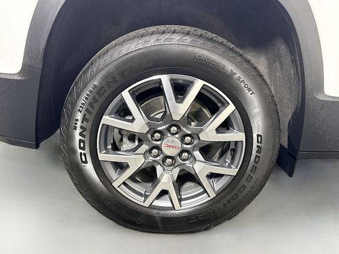 Used 2023 GMC Acadia SLT w/ Preferred Package FWD image 33