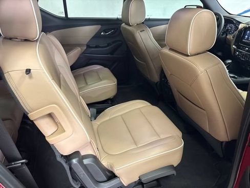 Used 2023 Chevrolet Traverse Premier FWD image 15