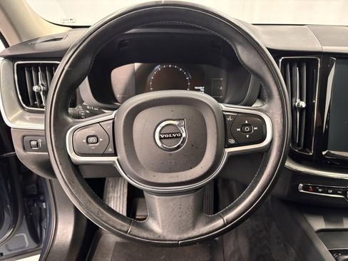 Used 2019 Volvo XC60 T5 Momentum w/ Premium Package image 13