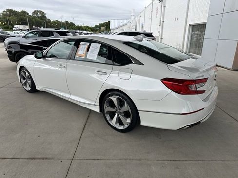Used 2018 Honda Accord Touring image 10