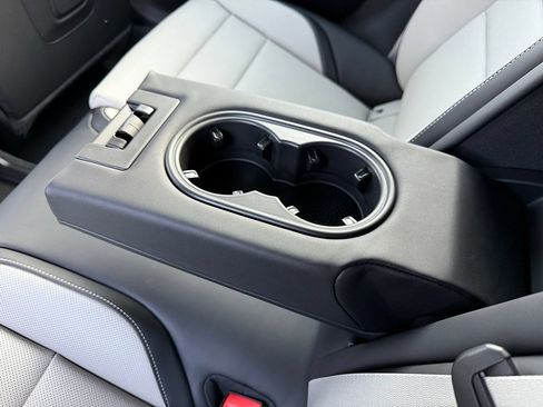 New 2025 Porsche Taycan 4S AWD/4WD image 34