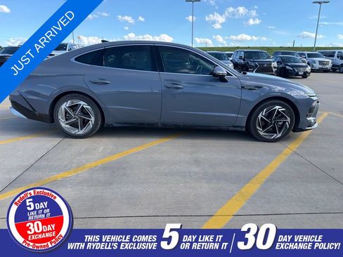 Used 2025 Hyundai Sonata SEL FWD image 2