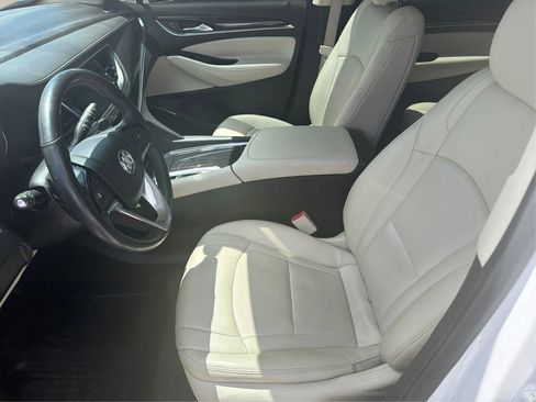 Used 2022 Buick Enclave Essence w/ Experience Buick Package FWD image 9