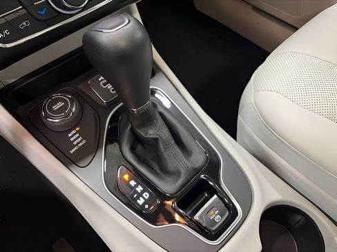Used 2021 Jeep Cherokee Limited AWD/4WD image 20