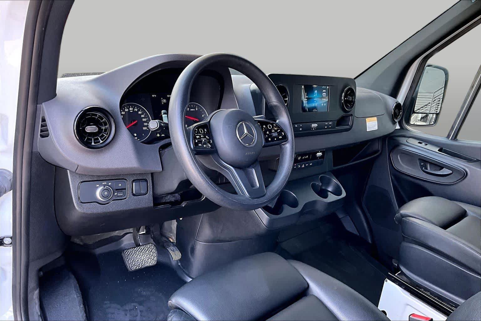Used 2024 Mercedes-Benz Sprinter 3500 image 18