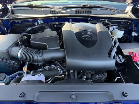 Certified 2023 Toyota Tacoma Limited AWD/4WD image 10