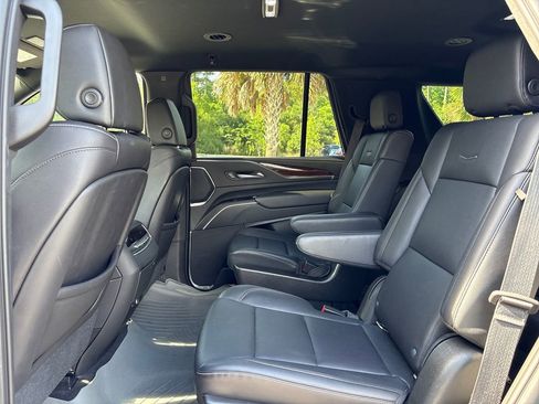Used 2021 Cadillac Escalade Luxury AWD/4WD image 27