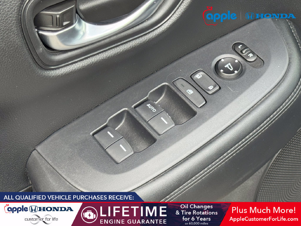 Used 2023 Honda HR-V LX image 9
