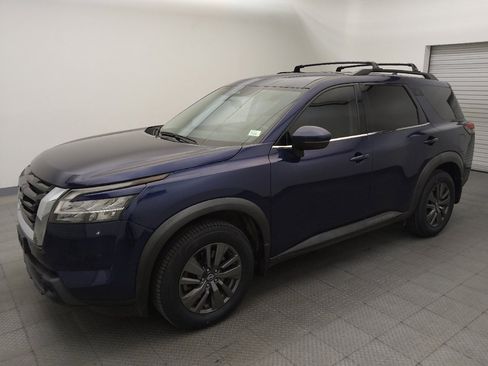 Used 2022 Nissan Pathfinder SV FWD image 2