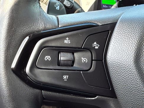 Used 2022 Chevrolet Bolt EUV LT w/ Comfort Package image 18