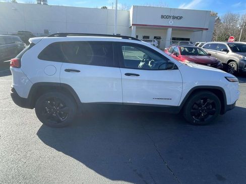 Used 2016 Jeep Cherokee Sport image 11