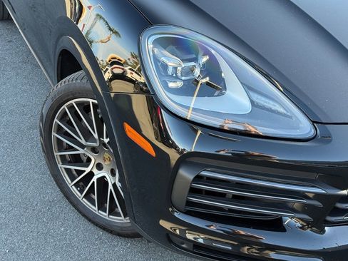 Used 2023 Porsche Cayenne S Platinum image 2