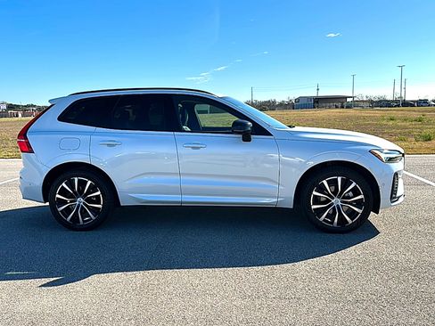 Used 2023 Volvo XC60 B5 Plus w/ Protection Package Premier image 9