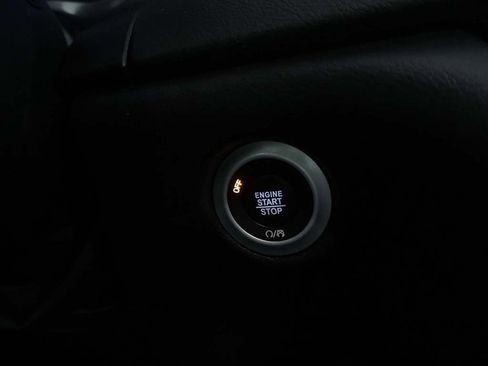 Used 2025 Chrysler Pacifica Select image 35