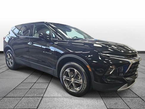 Used 2025 Chevrolet Blazer LT FWD image 3