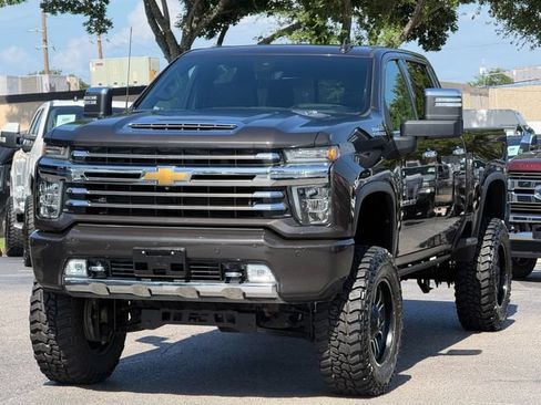 Used 2020 Chevrolet Silverado 2500 High Country w/ Technology Package AWD/4WD image 3