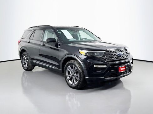 Used 2023 Ford Explorer XLT w/ Equipment Group 202A image 7
