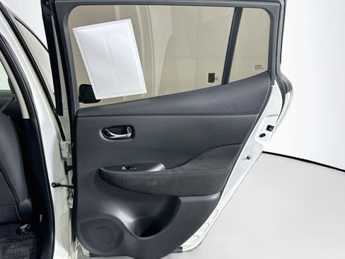 Used 2014 Nissan Leaf S w/ Charge Package FWD image 27