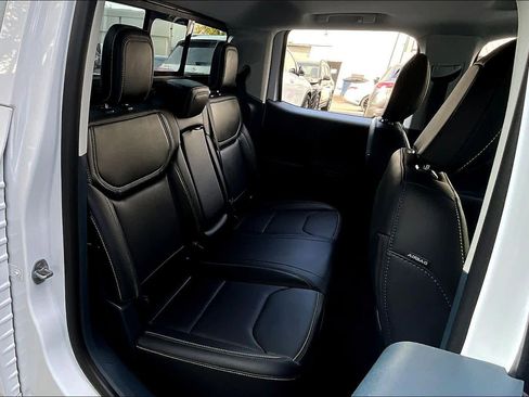 Used 2025 Ford Maverick Lobo image 18