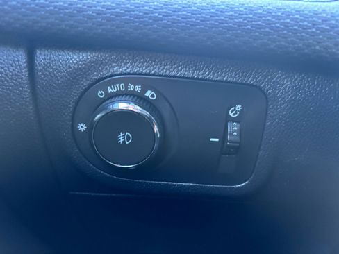 Used 2018 Chevrolet Cruze LT w/ Sun And Sound Package image 29