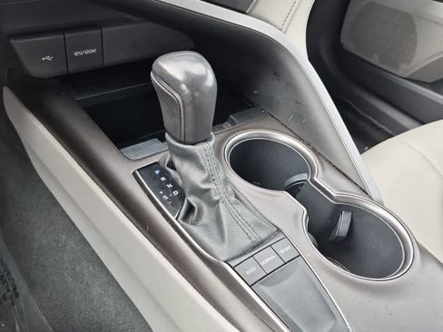 Used 2022 Toyota Camry SE FWD image 14