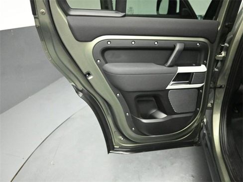 Used 2022 Land Rover Defender 110 SE image 23