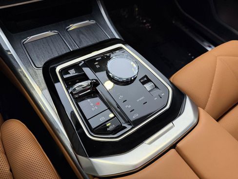 Used 2025 BMW 740i xDrive image 19
