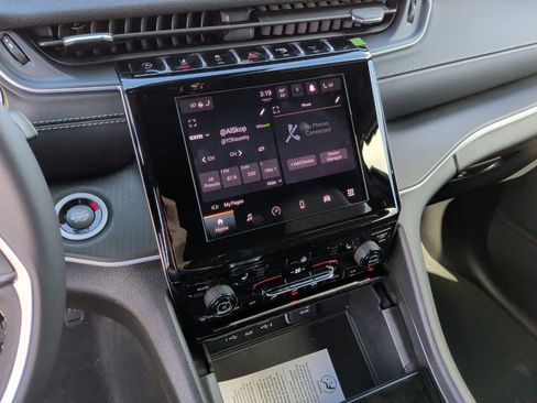 New 2025 Jeep Grand Cherokee L Altitude image 22