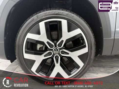 Used 2022 Volkswagen Taos SEL w/ Panoramic Sunroof Package image 12