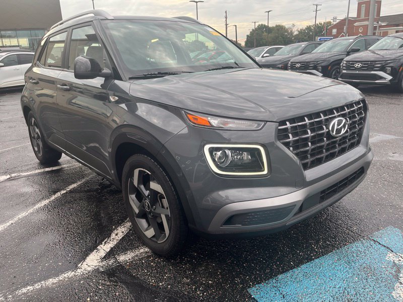 Used 2024 Hyundai Venue Limited FWD image 3