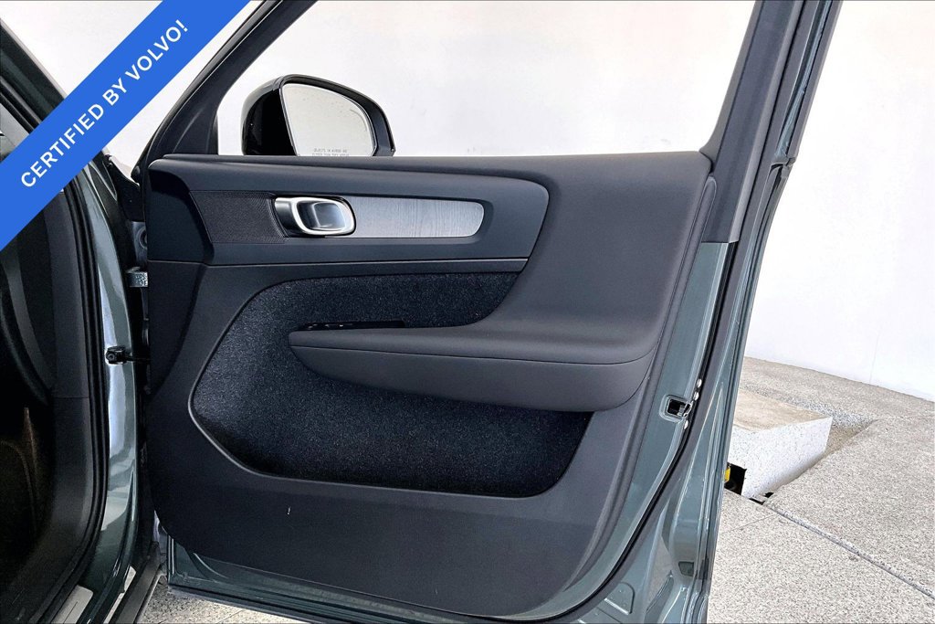 Used 2026 Volvo XC40 B4 Core w/ Climate Package FWD image 21