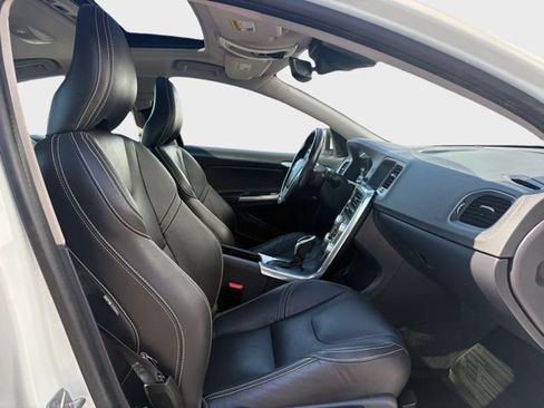 Used 2018 Volvo S60 T5 Dynamic image 23